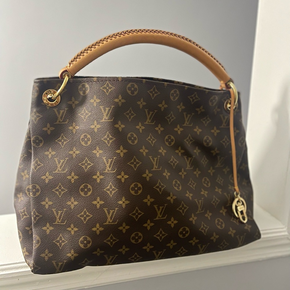 LV Monogram Artsy MM